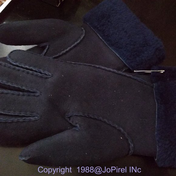 Ugg Dark Blue Large Shearling Gloves - Picture 2 of 3